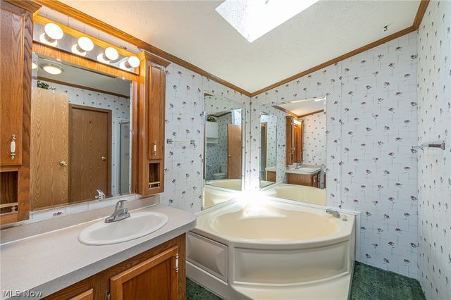 9 Overland Drive, Olmsted Twp, OH 44138