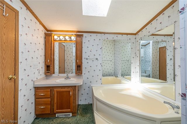 9 Overland Drive, Olmsted Twp, OH 44138