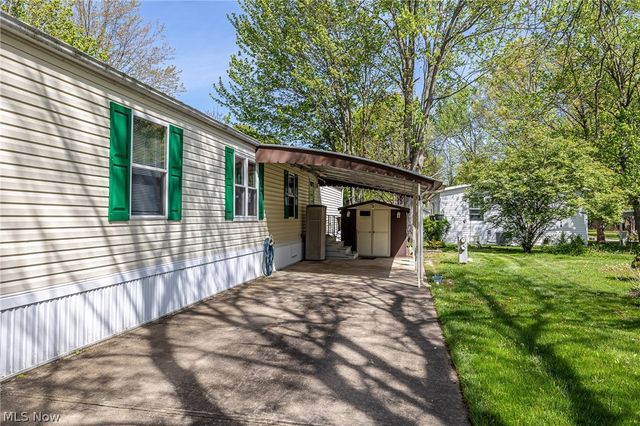 9 Overland Drive, Olmsted Twp, OH 44138