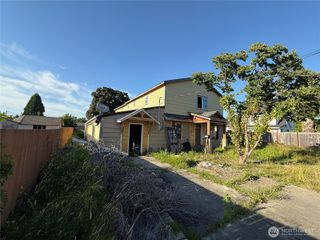 1009 5th Avenue SW, Puyallup, WA 98371