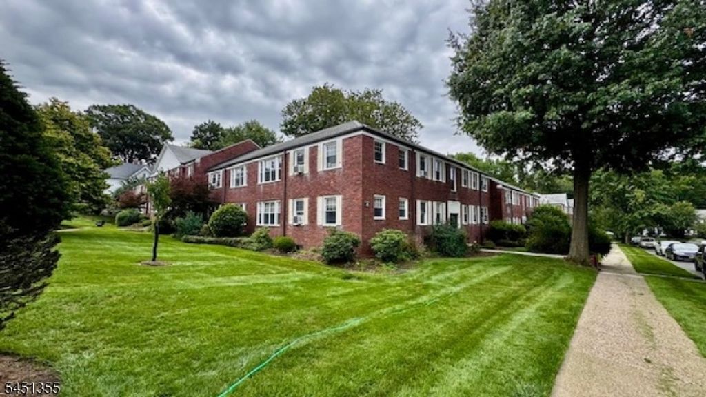 349 Bloomfield Ave 25, Verona Twp., NJ 07044 — photo 2