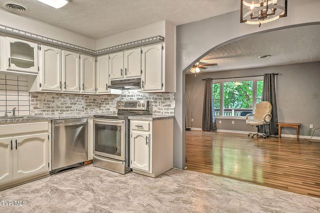 488 Rainbow Circle, Kingsport, TN 37660