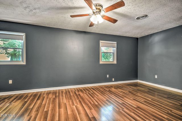 488 Rainbow Circle, Kingsport, TN 37660