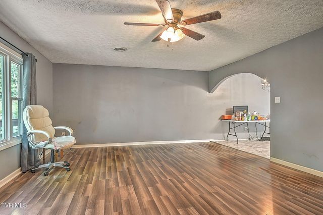 488 Rainbow Circle, Kingsport, TN 37660