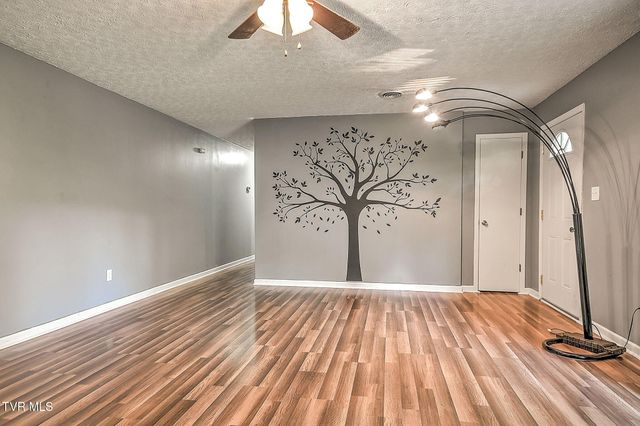 488 Rainbow Circle, Kingsport, TN 37660