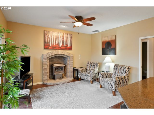 1654 PELICAN Ct, Salem, OR 97304