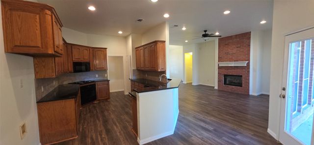 629 Dorchester Lane, Mansfield, TX 76063