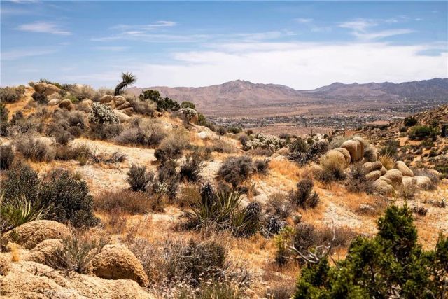 5887 Deerhurst, Yucca Valley, CA 92284