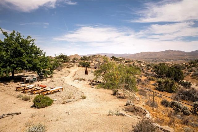 5887 Deerhurst, Yucca Valley, CA 92284
