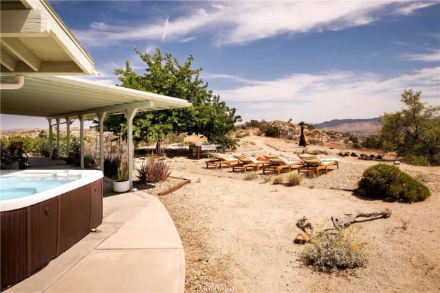 5887 Deerhurst, Yucca Valley, CA 92284