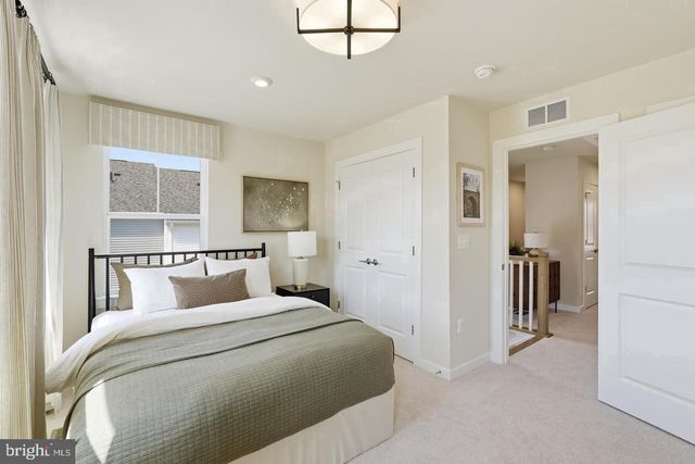 10796 PENNYWELL GARDEN RD, Manassas, VA 20112