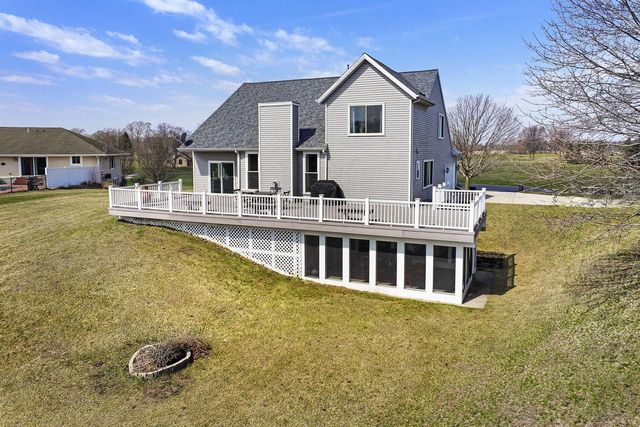 W5071 W Clearwater LANE, Elkhorn, WI 53121