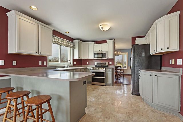 W5071 W Clearwater LANE, Elkhorn, WI 53121