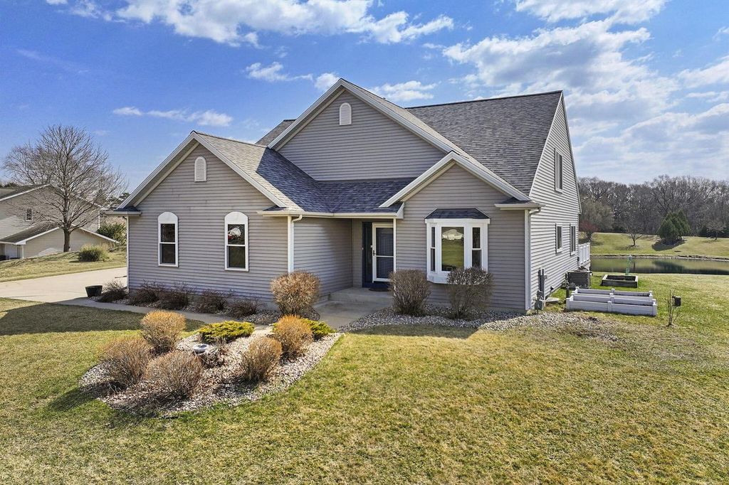 W5071 W Clearwater LANE, Elkhorn, WI 53121