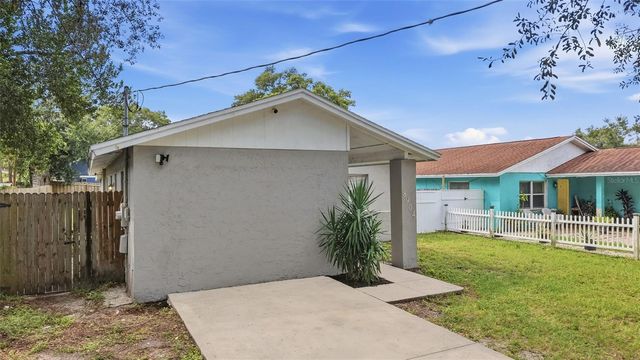 8904 N BOULEVARD, Tampa, FL 33604