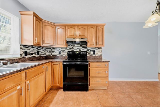 8904 N BOULEVARD, Tampa, FL 33604