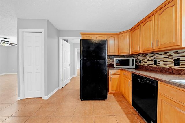 8904 N BOULEVARD, Tampa, FL 33604