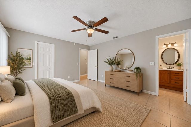 8904 N BOULEVARD, Tampa, FL 33604