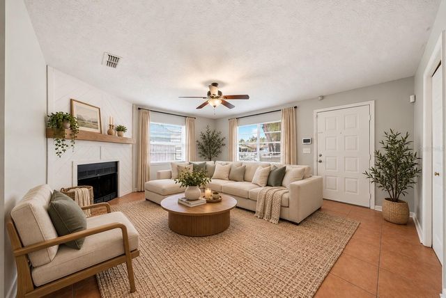 8904 N BOULEVARD, Tampa, FL 33604
