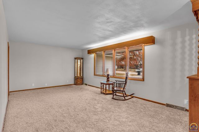 3007 SE Starlite DR, Topeka, KS 66605