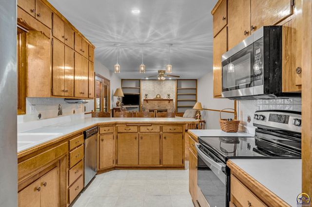 3007 SE Starlite DR, Topeka, KS 66605