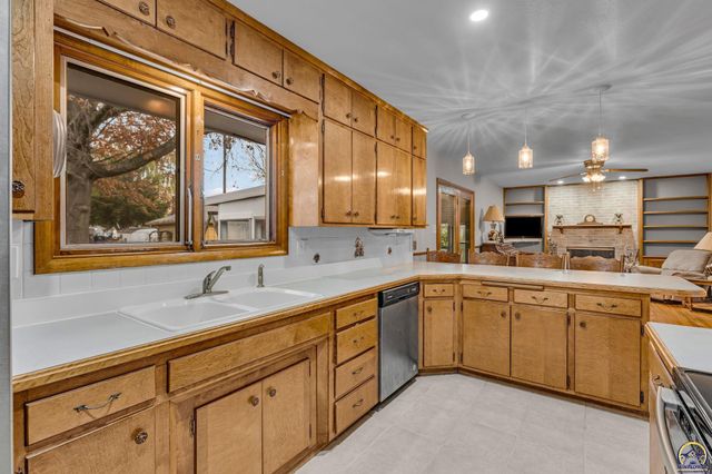 3007 SE Starlite DR, Topeka, KS 66605