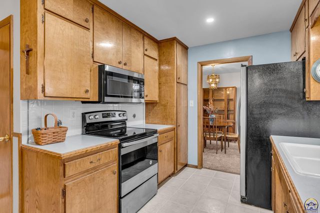 3007 SE Starlite DR, Topeka, KS 66605