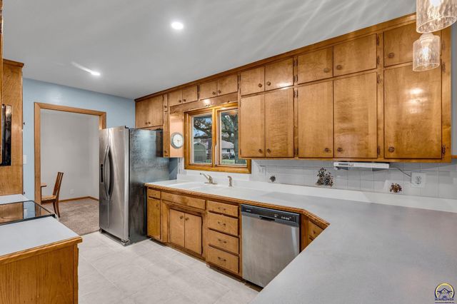 3007 SE Starlite DR, Topeka, KS 66605