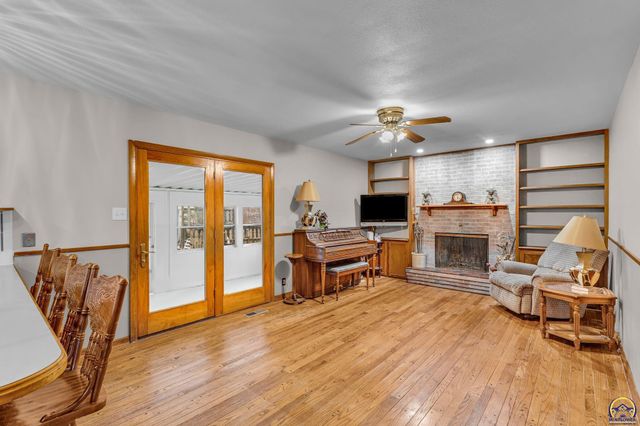 3007 SE Starlite DR, Topeka, KS 66605