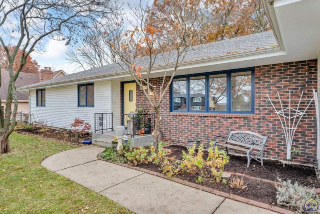 3007 SE Starlite DR, Topeka, KS 66605