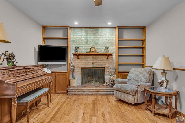 3007 SE Starlite DR, Topeka, KS 66605