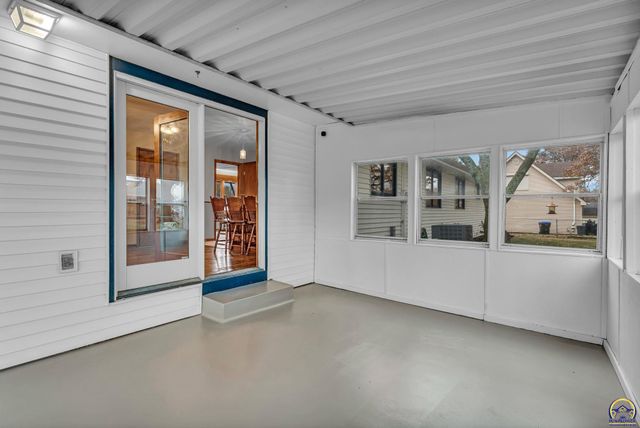 3007 SE Starlite DR, Topeka, KS 66605