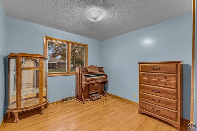 3007 SE Starlite DR, Topeka, KS 66605