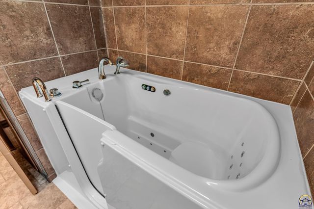 3007 SE Starlite DR, Topeka, KS 66605