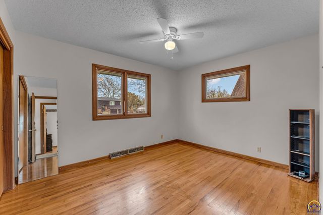 3007 SE Starlite DR, Topeka, KS 66605