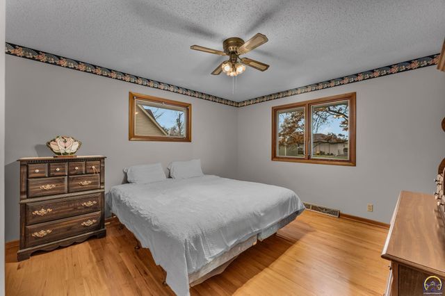 3007 SE Starlite DR, Topeka, KS 66605