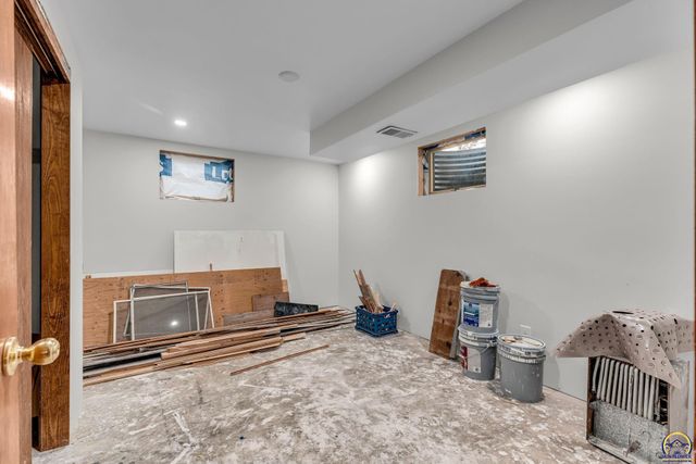 3007 SE Starlite DR, Topeka, KS 66605