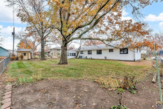 3007 SE Starlite DR, Topeka, KS 66605