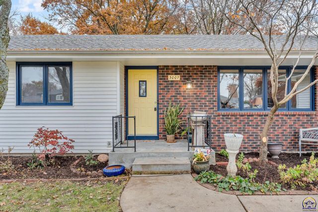3007 SE Starlite DR, Topeka, KS 66605