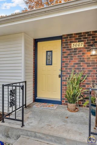 3007 SE Starlite DR, Topeka, KS 66605