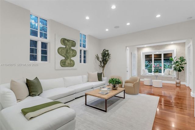 7426 SW 49th Pl, Miami, FL 33143