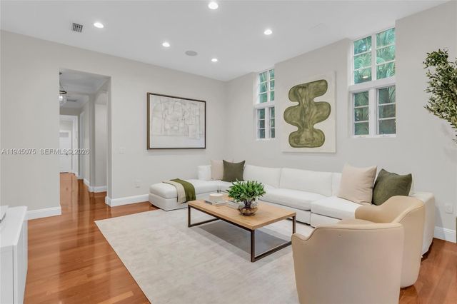 7426 SW 49th Pl, Miami, FL 33143