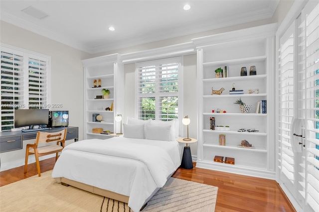 7426 SW 49th Pl, Miami, FL 33143