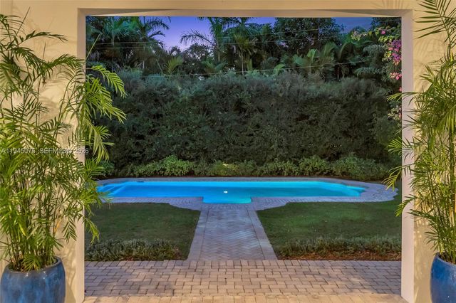 7426 SW 49th Pl, Miami, FL 33143