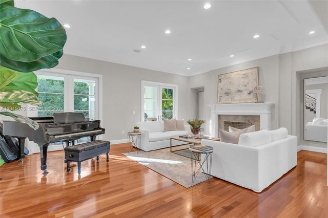 7426 SW 49th Pl, Miami, FL 33143