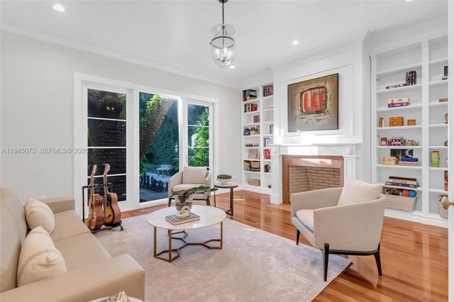 7426 SW 49th Pl, Miami, FL 33143