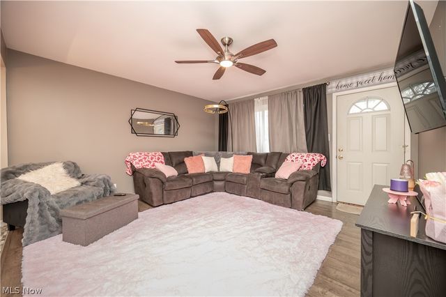 151 N Yorkshire Boulevard, Austintown, OH 44515