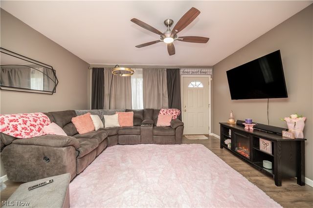 151 N Yorkshire Boulevard, Austintown, OH 44515