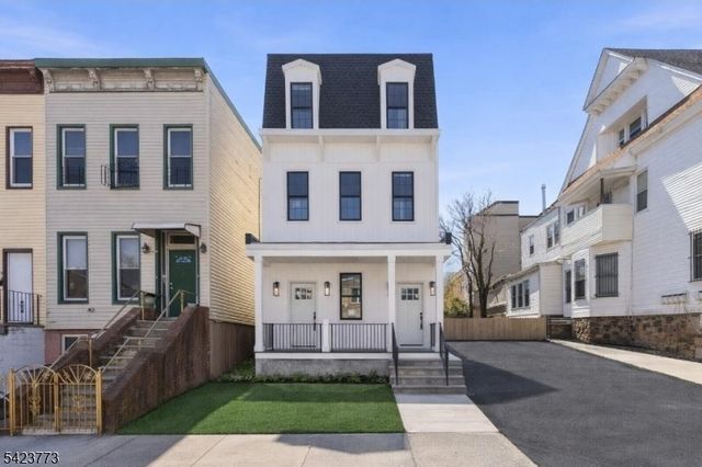 113 Oak St, Jersey City, NJ 07304