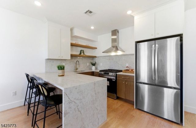 113 Oak St, Jersey City, NJ 07304